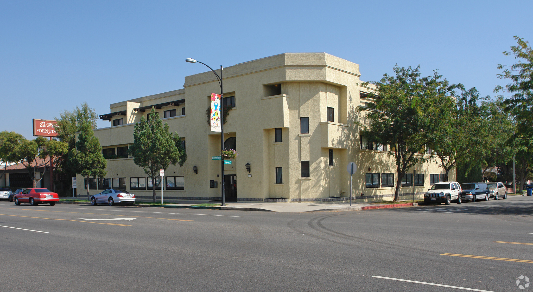 2740 W Magnolia Blvd, Burbank, CA for Rent