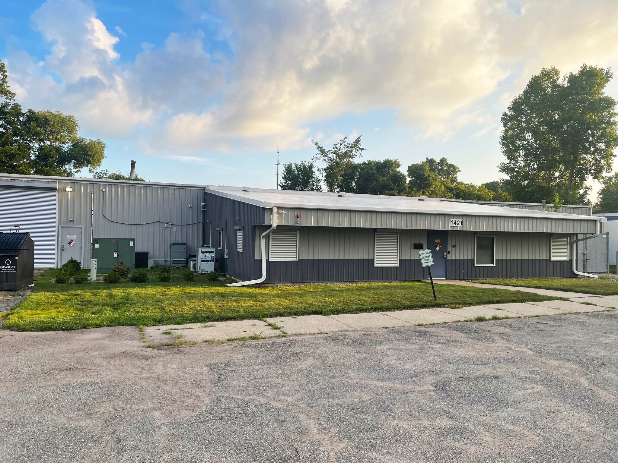 1421 Rensen St, Lansing, MI for Sale