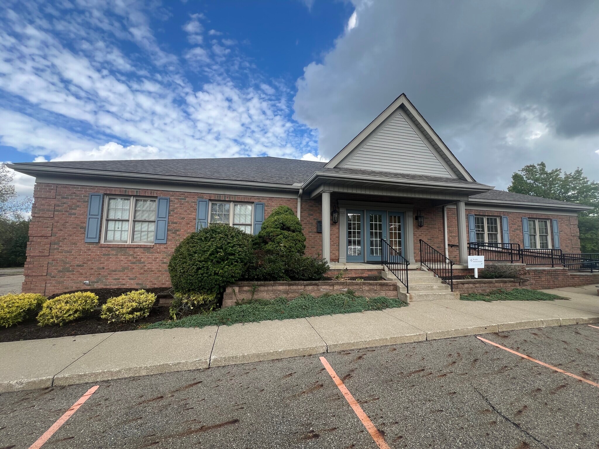 971 E Turkeyfoot Lake Rd, Akron, OH for Rent