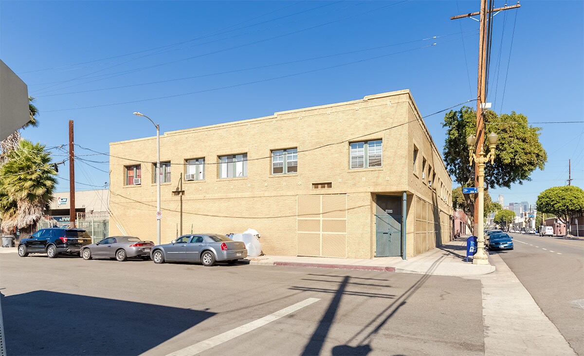 3023-3035 S Grand Ave, Los Angeles, CA for Rent