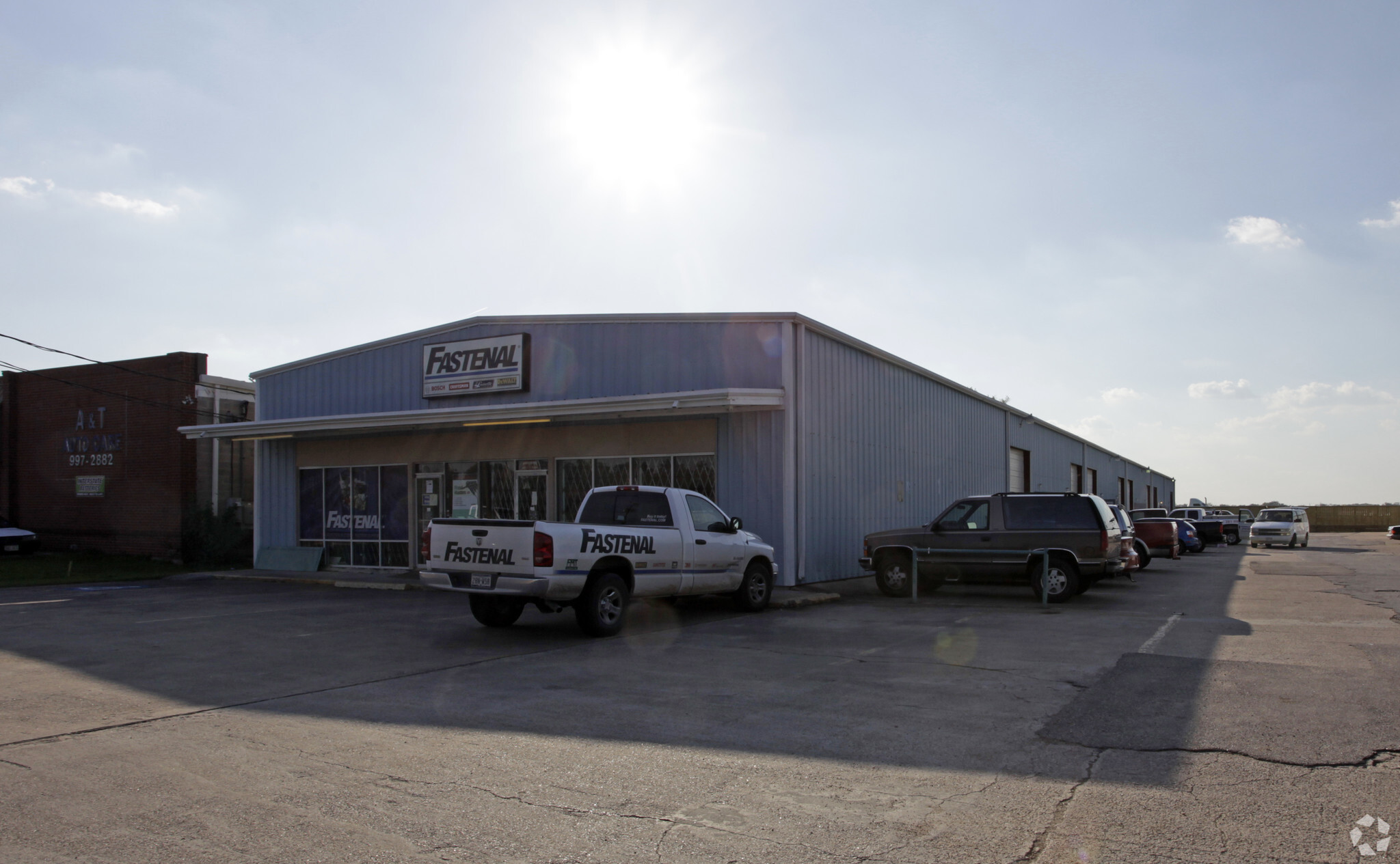 1118 N Main St, Pearland, TX for Rent