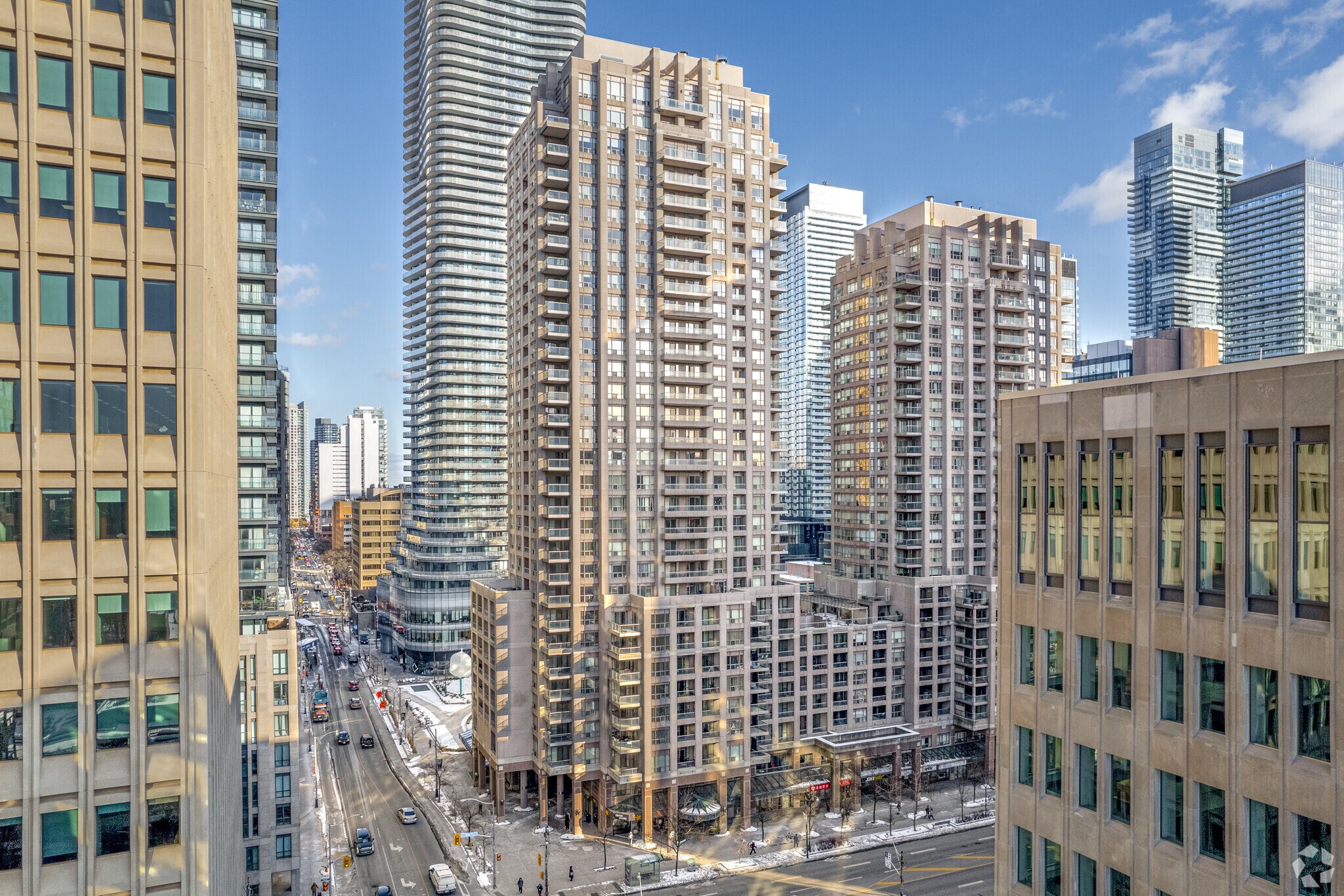 925 Bay St, Toronto, ON for Rent