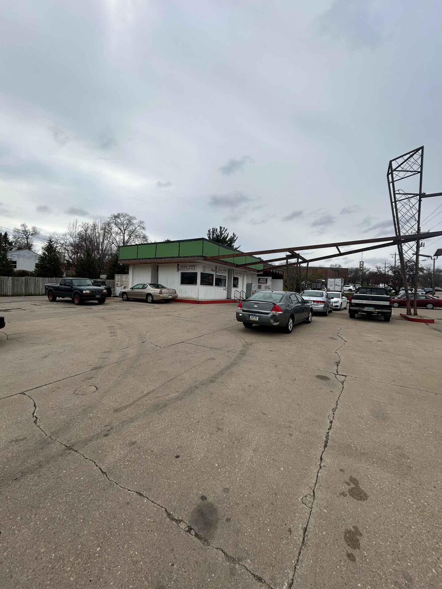 6400 Douglas Ave, Urbandale, IA for Rent
