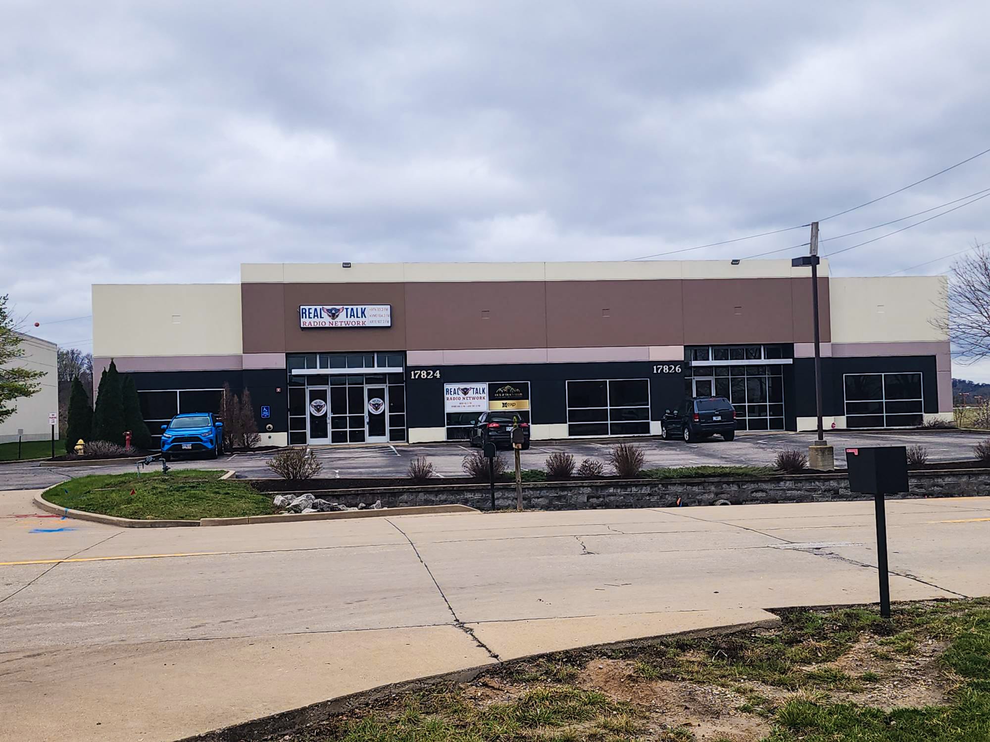 17824 Edison Ave Chesterfield, MO 63005 Flex Property for Lease on