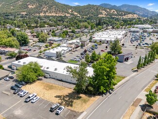 Grants Pass, OR Storefront Retail/Office - 820 NE E St