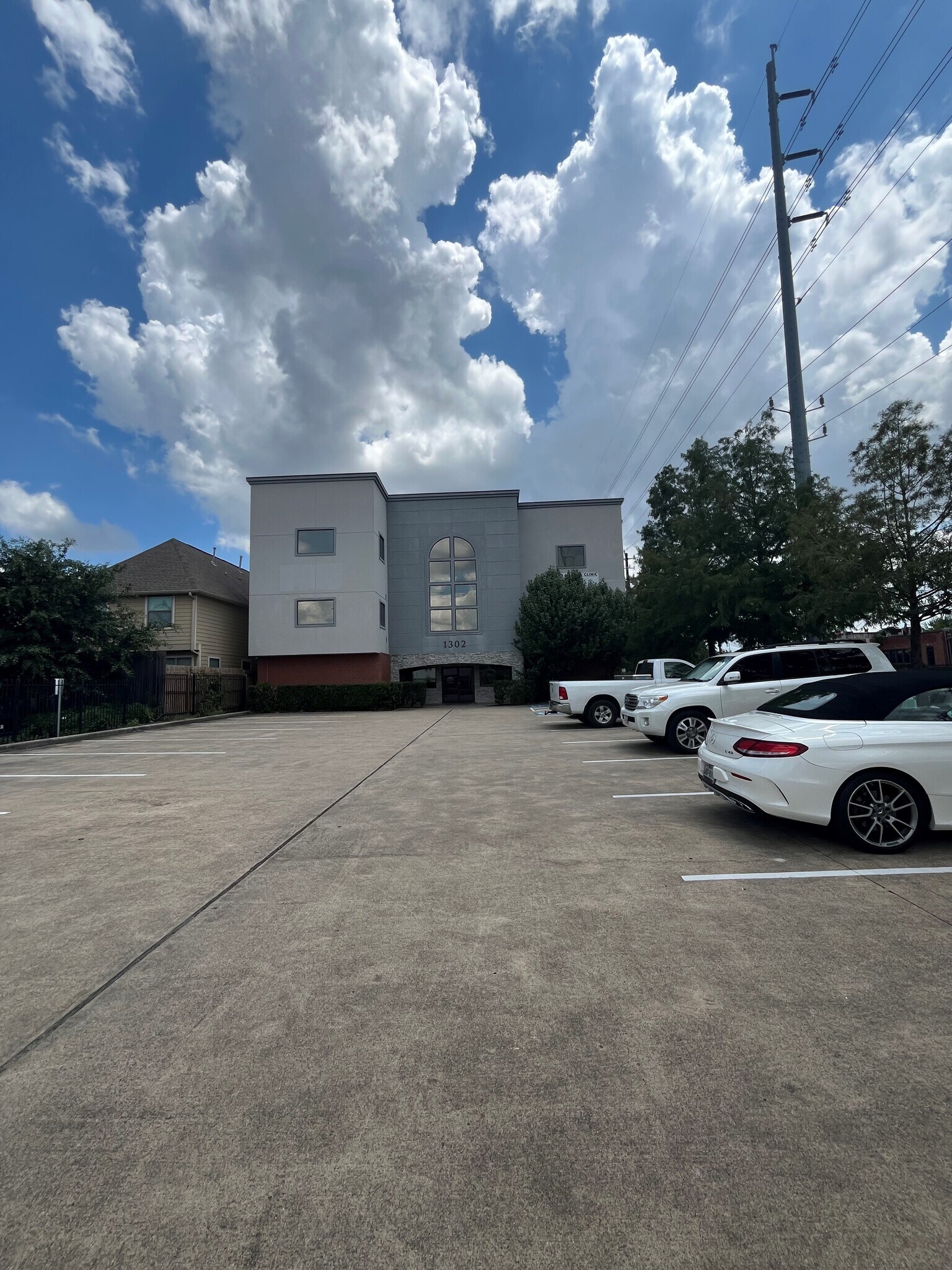 1302 N Shepherd Dr, Houston, TX for Rent