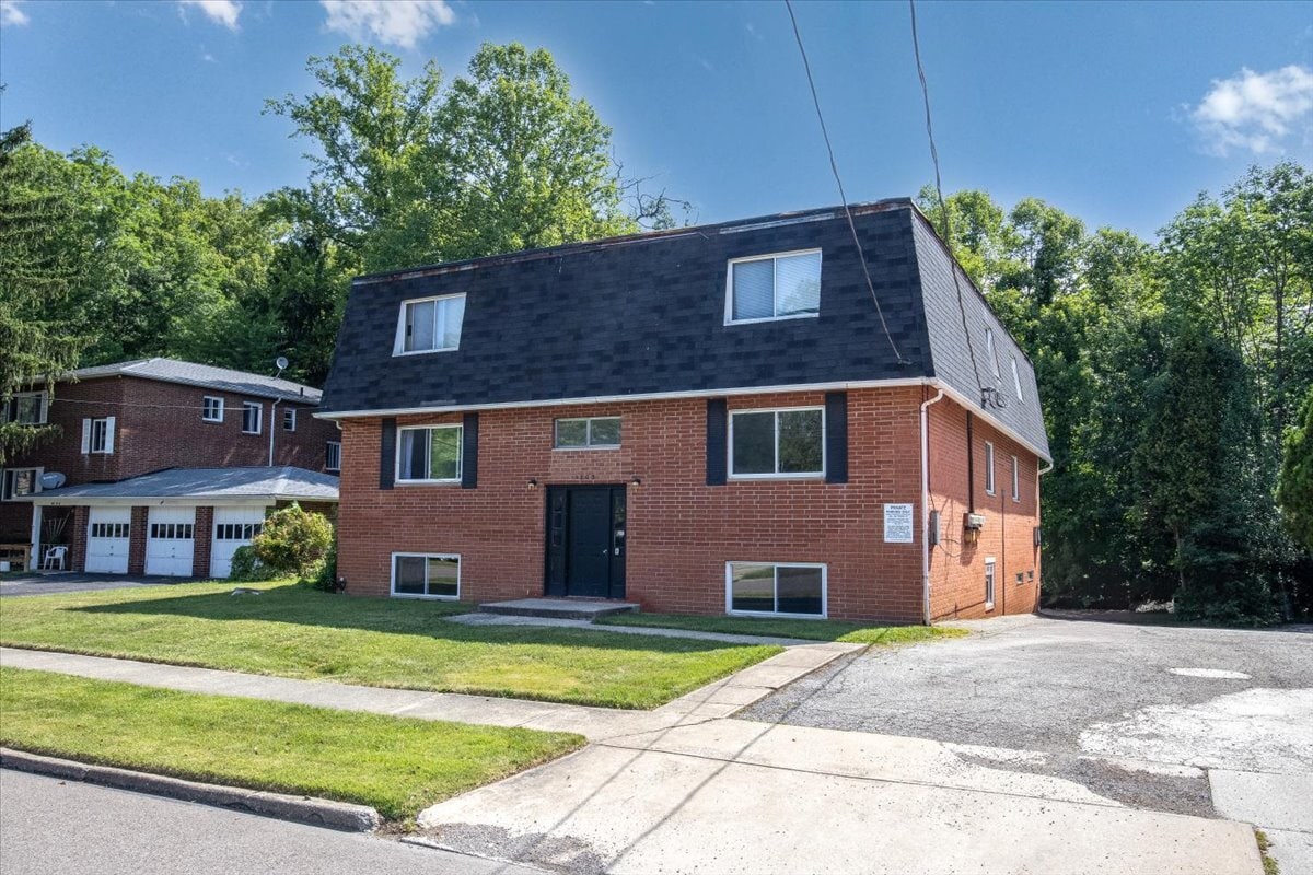 1803 Cromwell Dr, Akron, OH for Sale