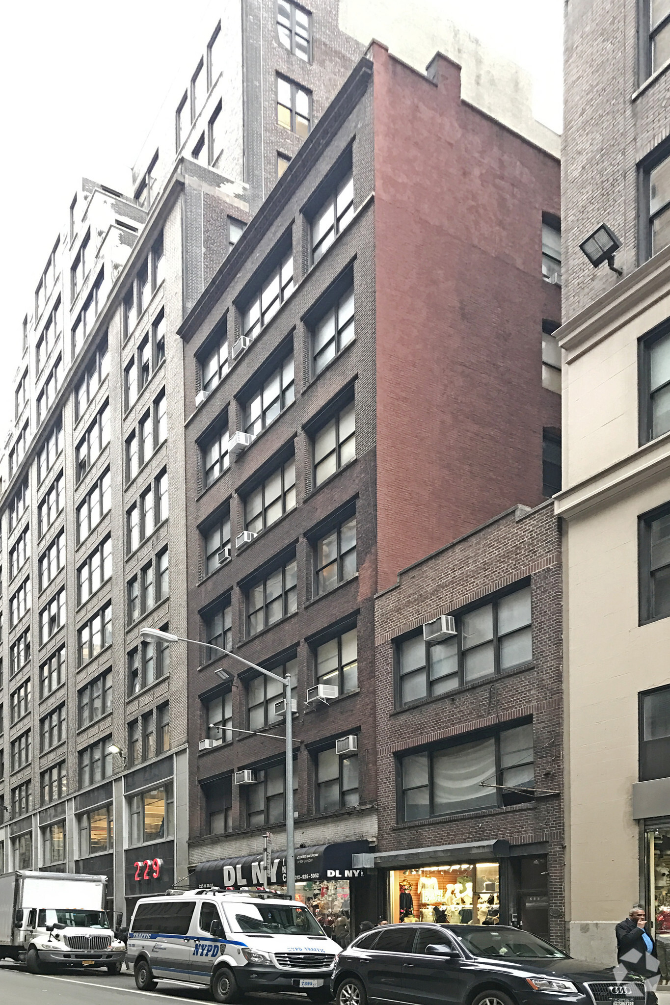 223 W 36th St, New York, NY for Rent