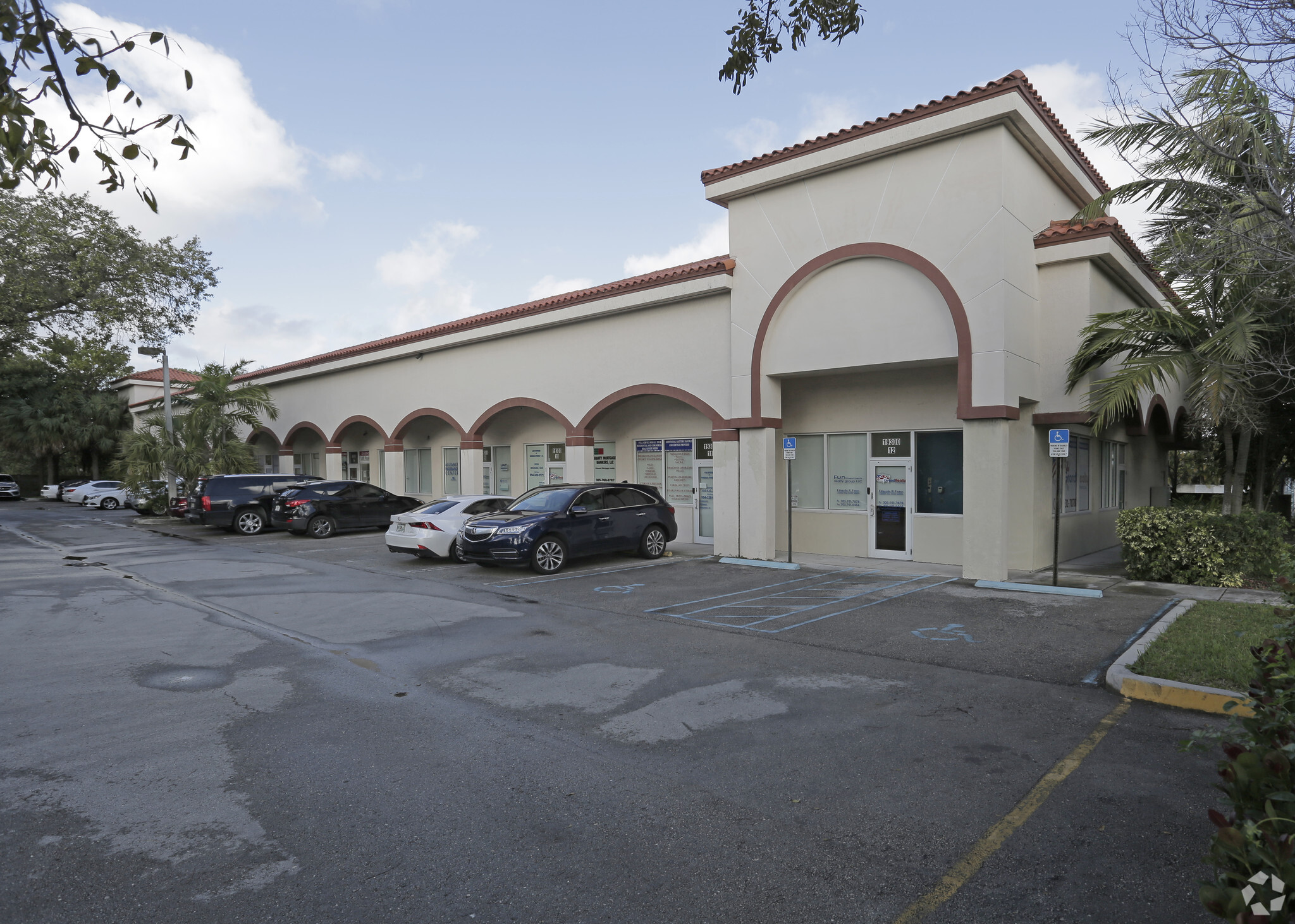 19300 W Dixie Hwy, Miami, FL for Rent