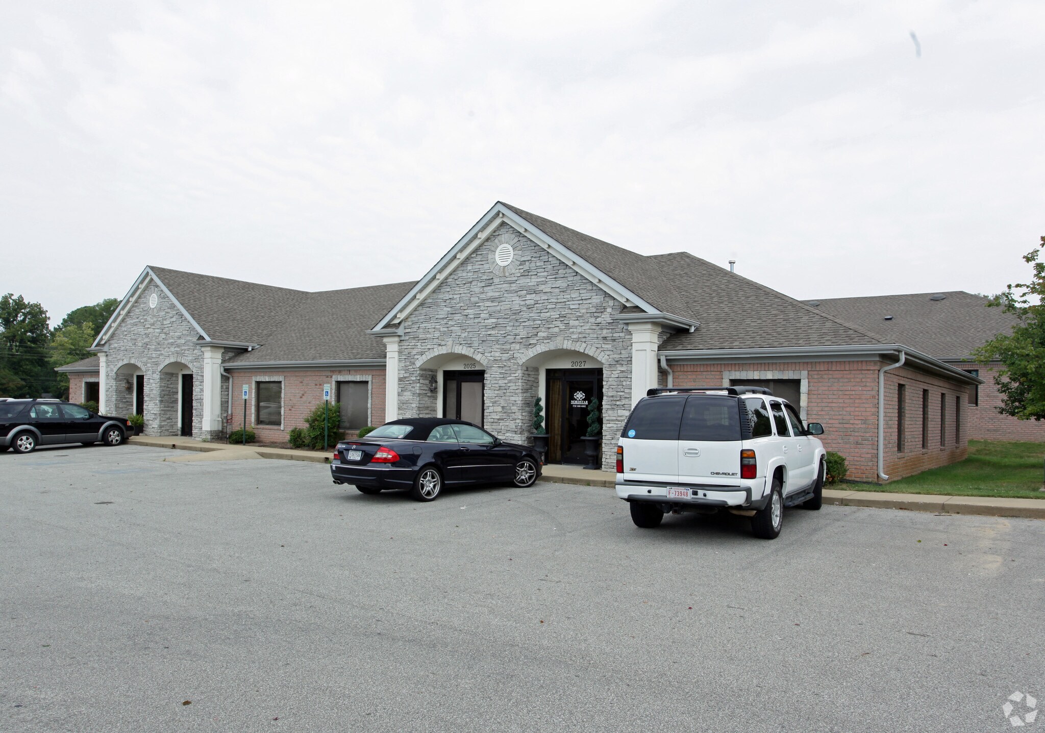 2021-2027 Greystone Sq, Jackson, TN for Rent