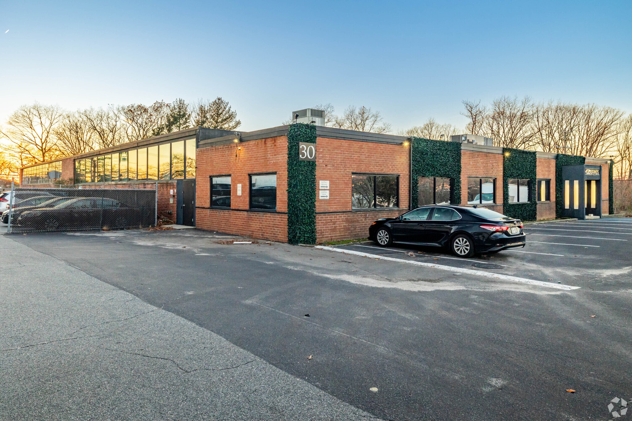 30 Commercial Ct, Plainview, NY for Rent