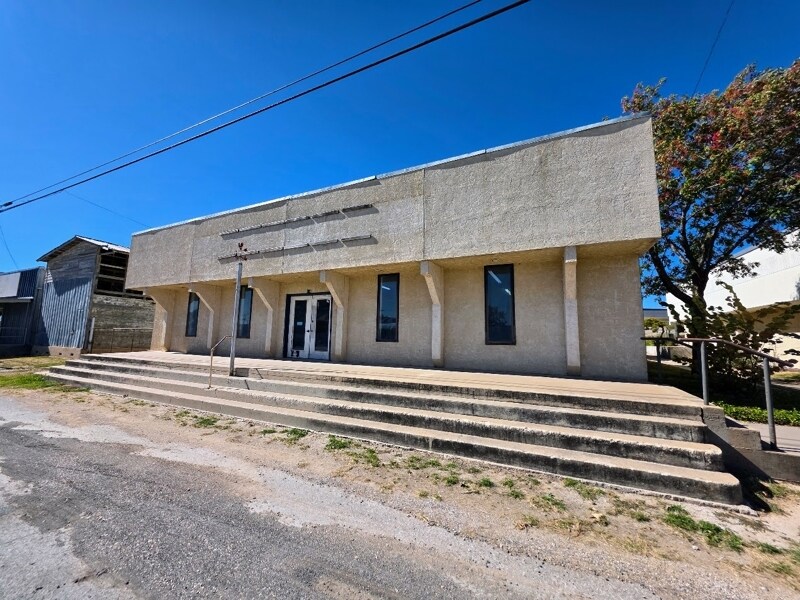 116 Broadway St, Mertzon, TX for Sale