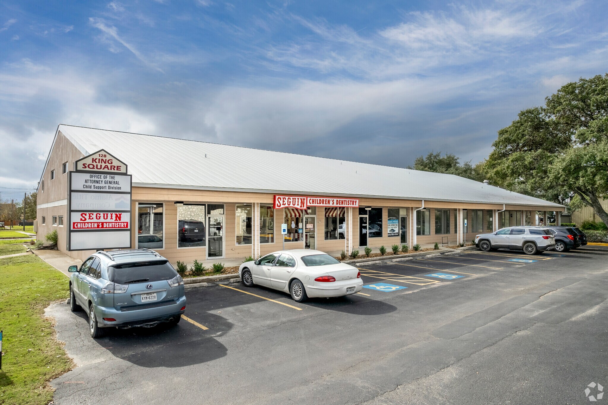 128 S Moss St, Seguin, TX for Rent
