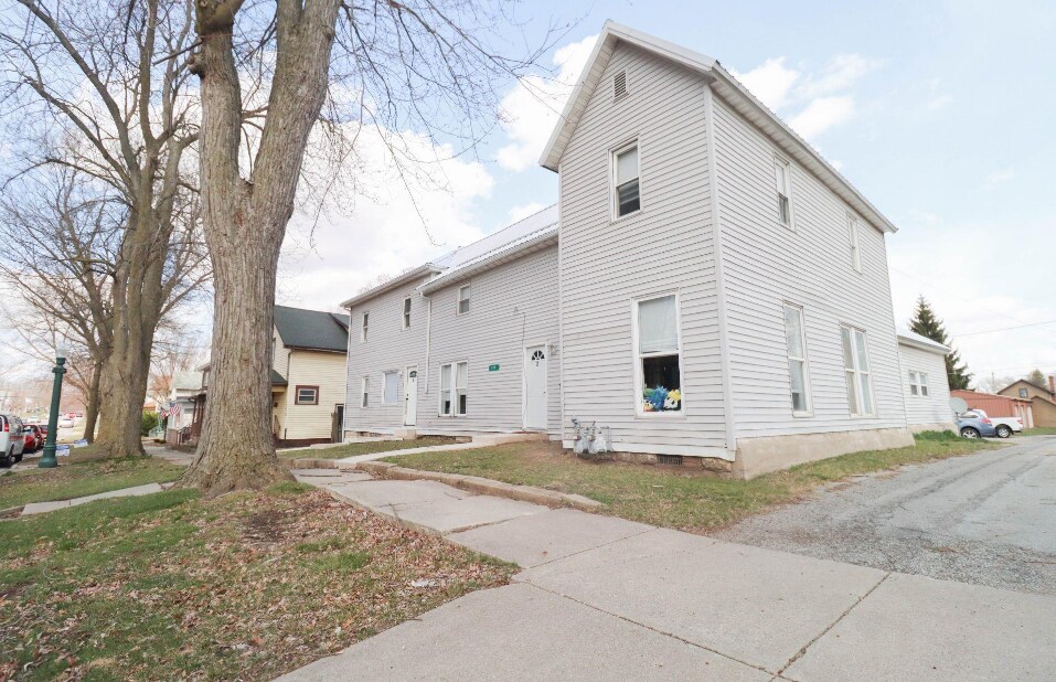 328 N State St, Kendallville, IN for Sale