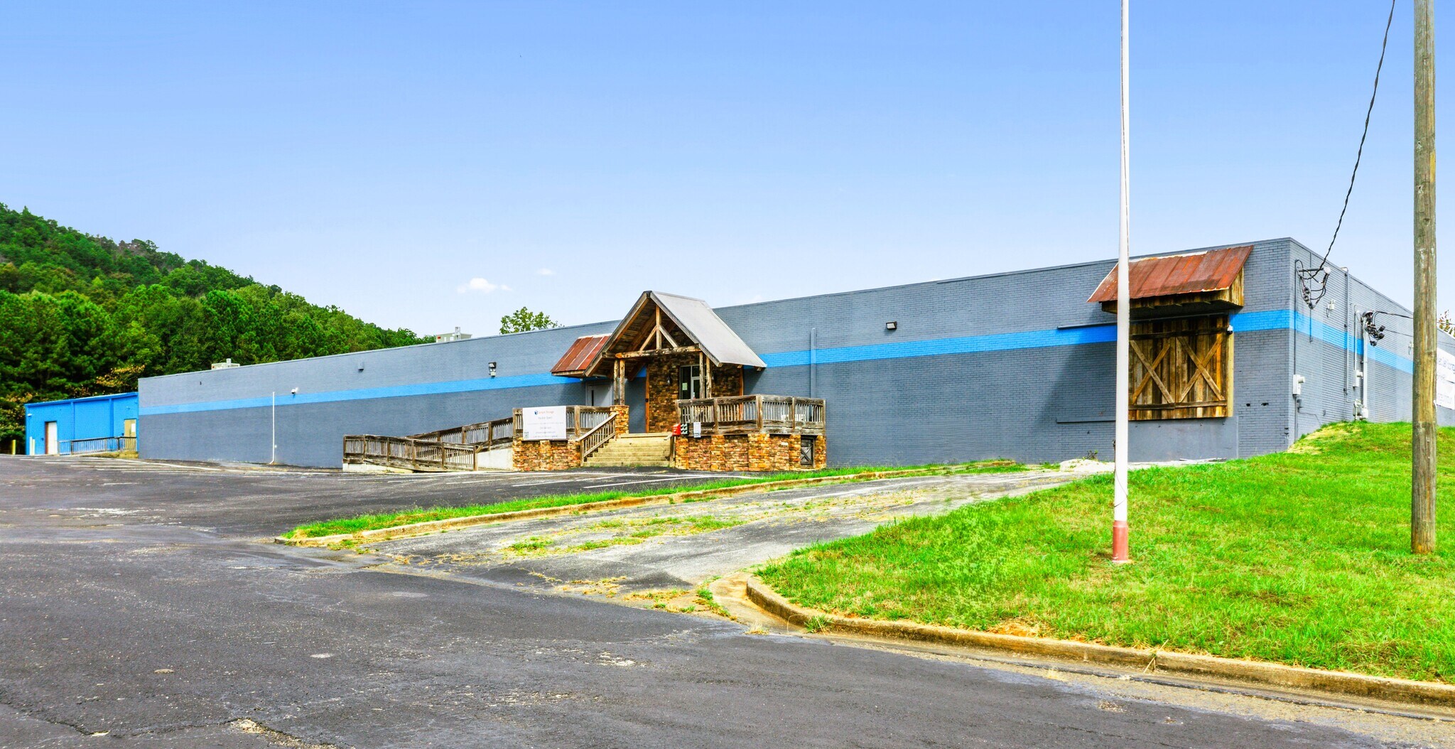 321 Hamric Dr W, Oxford, AL for Sale