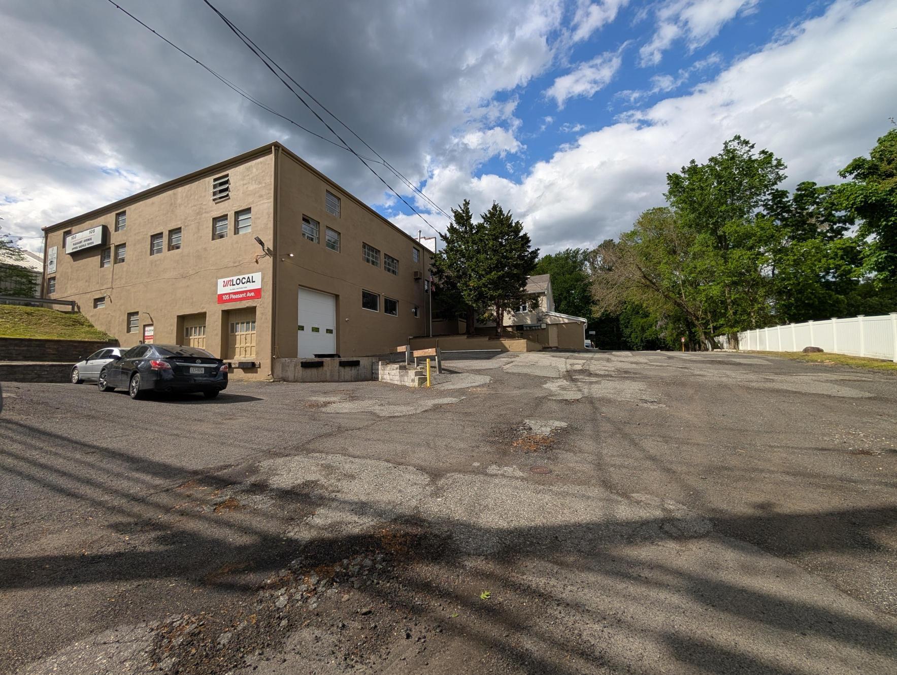 103-105 Pleasant Ave, Upper Saddle River, NJ for Rent