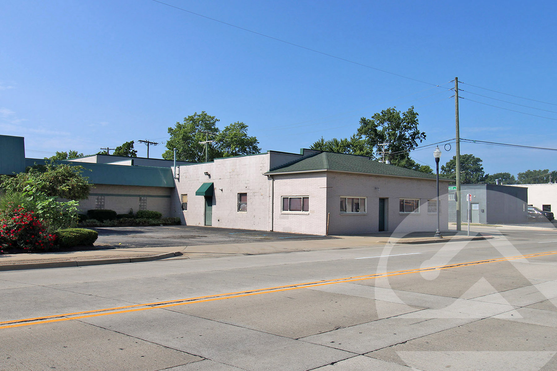 1704 E Nine Mile Rd, Hazel Park, MI for Sale