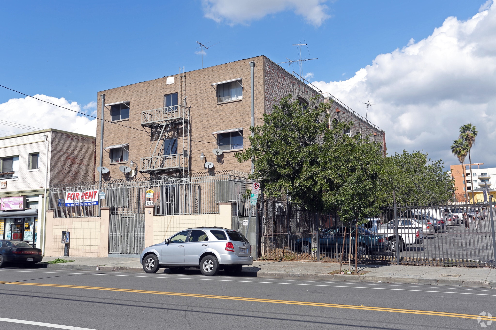 2323 W 11th St, Los Angeles, CA for Sale