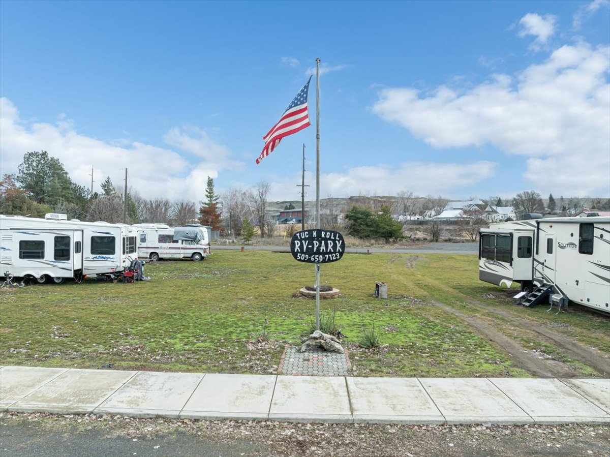 165 N Main St, Washtucna, WA for Sale