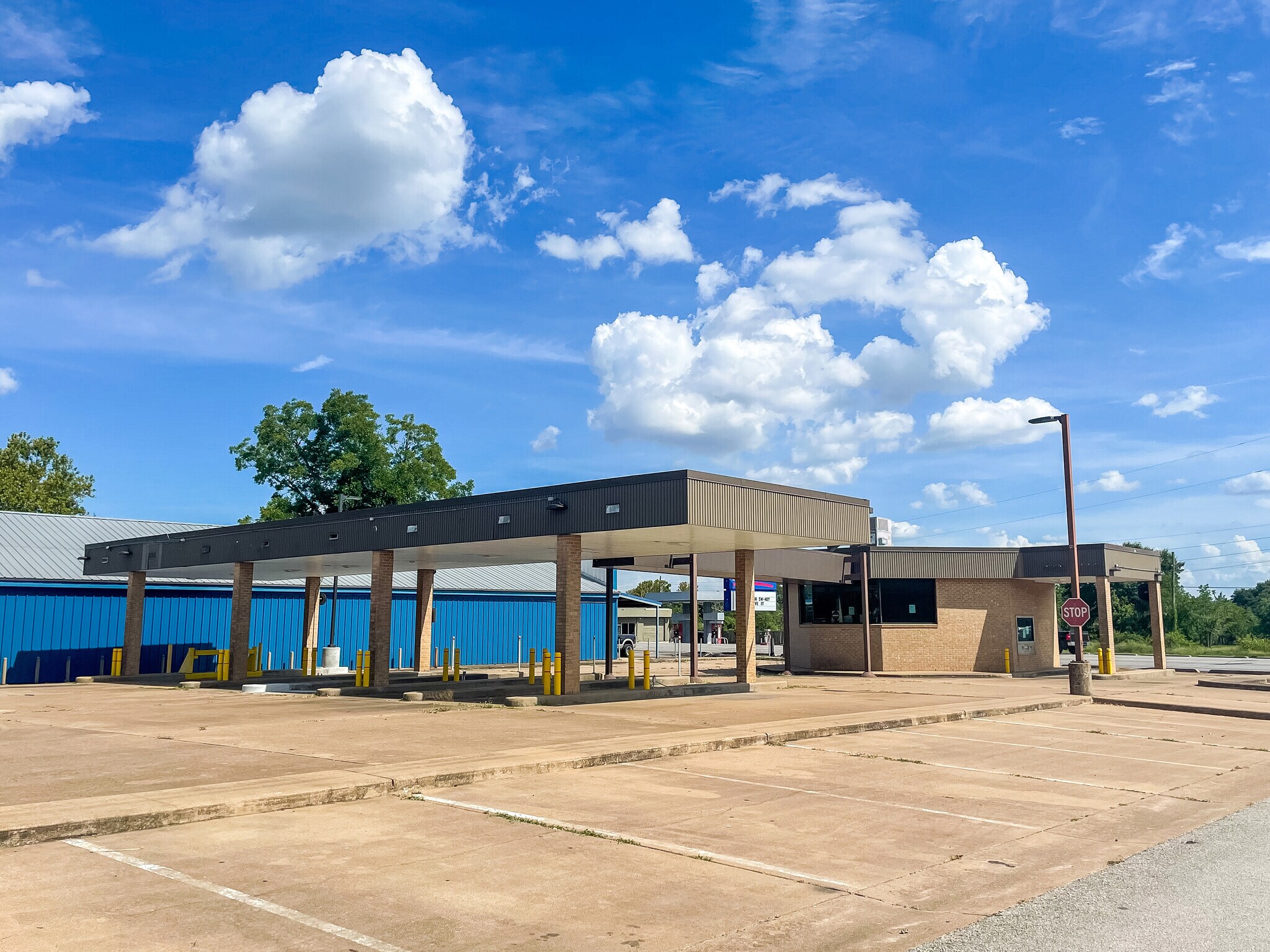 2311 Main St Waller, TX 77484 Specialty Property for Lease on