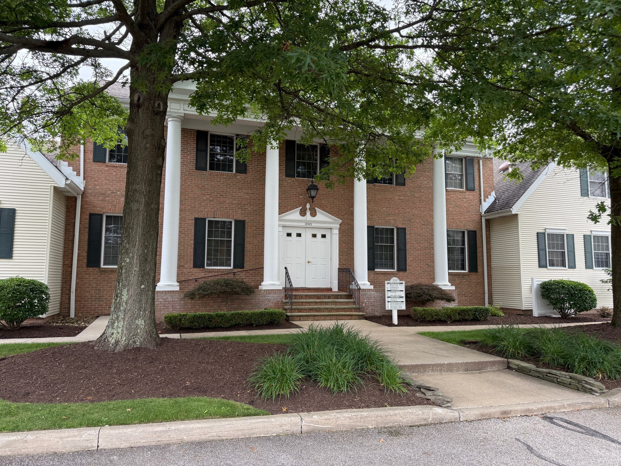 270 Park Pl, Chagrin Falls, OH for Sale