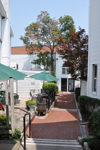 New Canaan, CT Office - 64R Main St