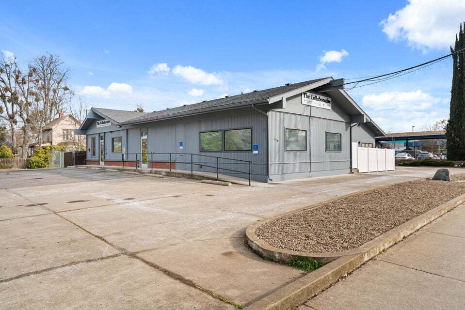 914 W Main St, Medford, OR for Sale