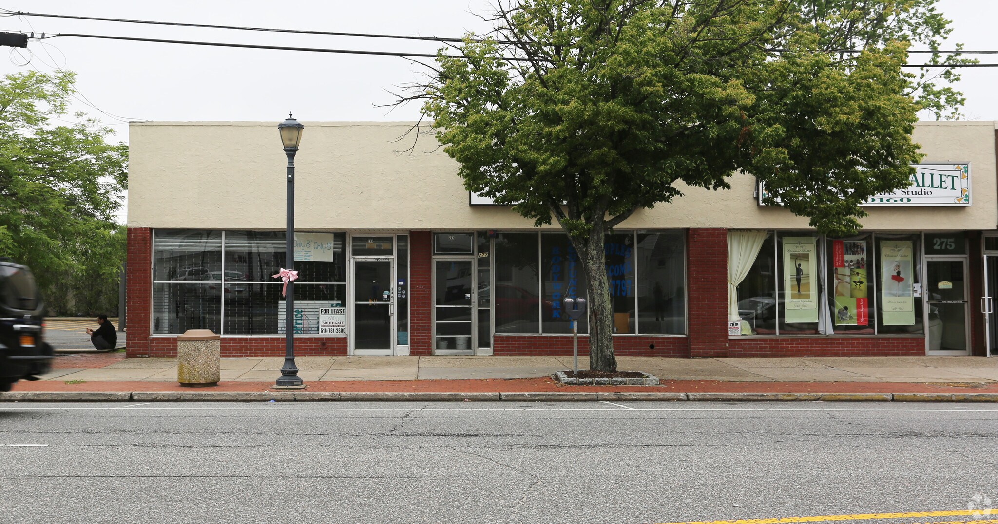 271279 S Wellwood Ave Lindenhurst, NY 11757 Retail Property for