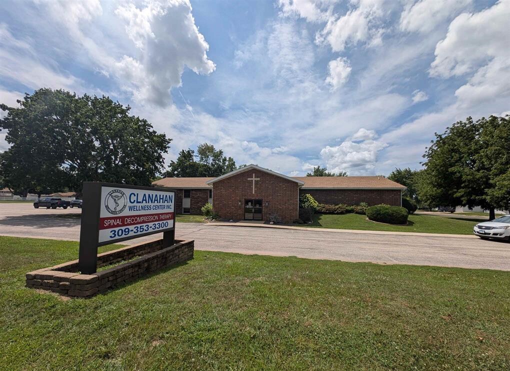 2221 N Parkway Dr, Pekin, IL for Rent