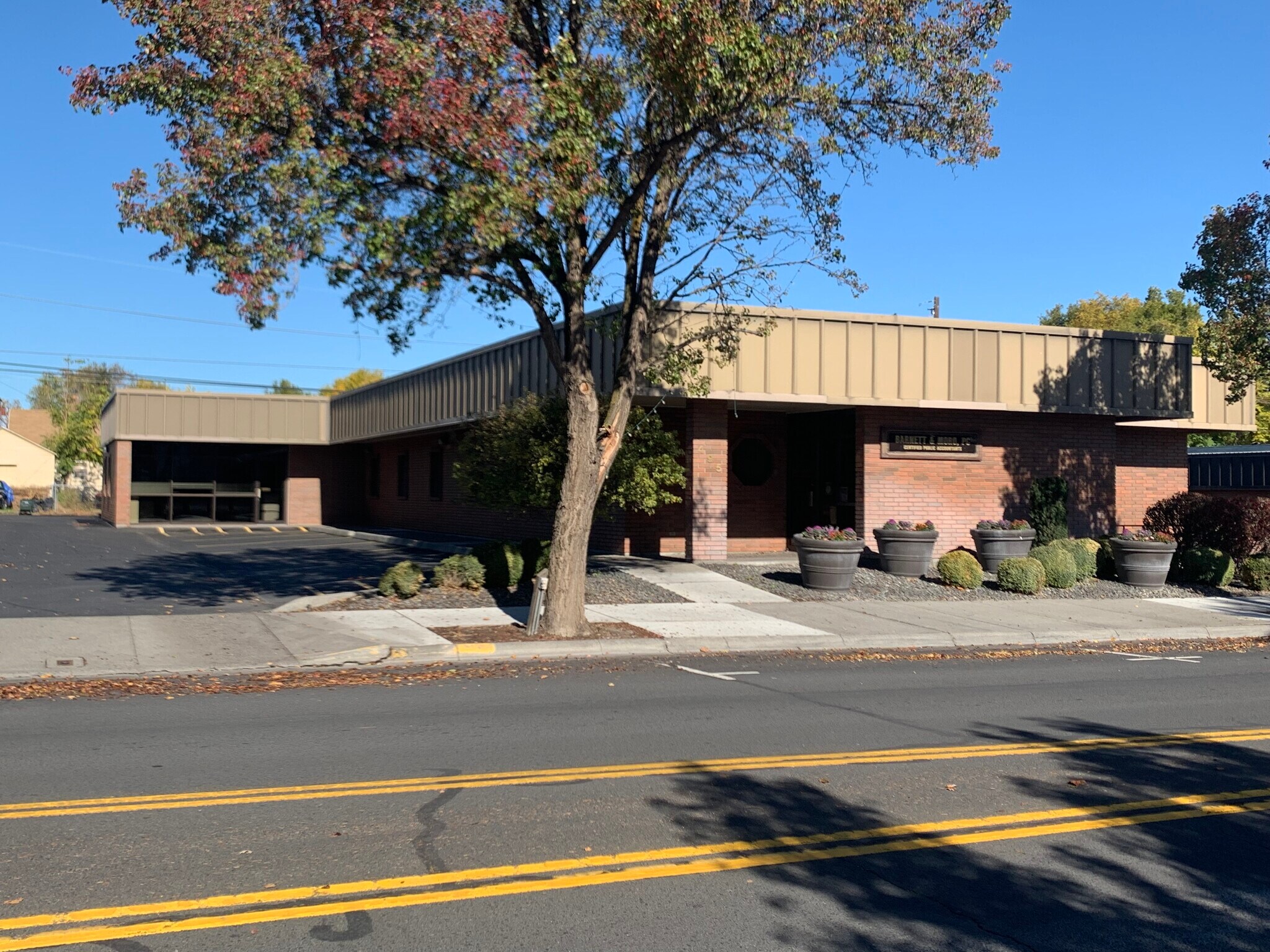 495 E Main St, Hermiston, OR for Sale