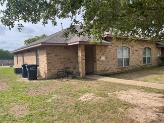 College Station, TX Apartments - 902 Azalea Ct