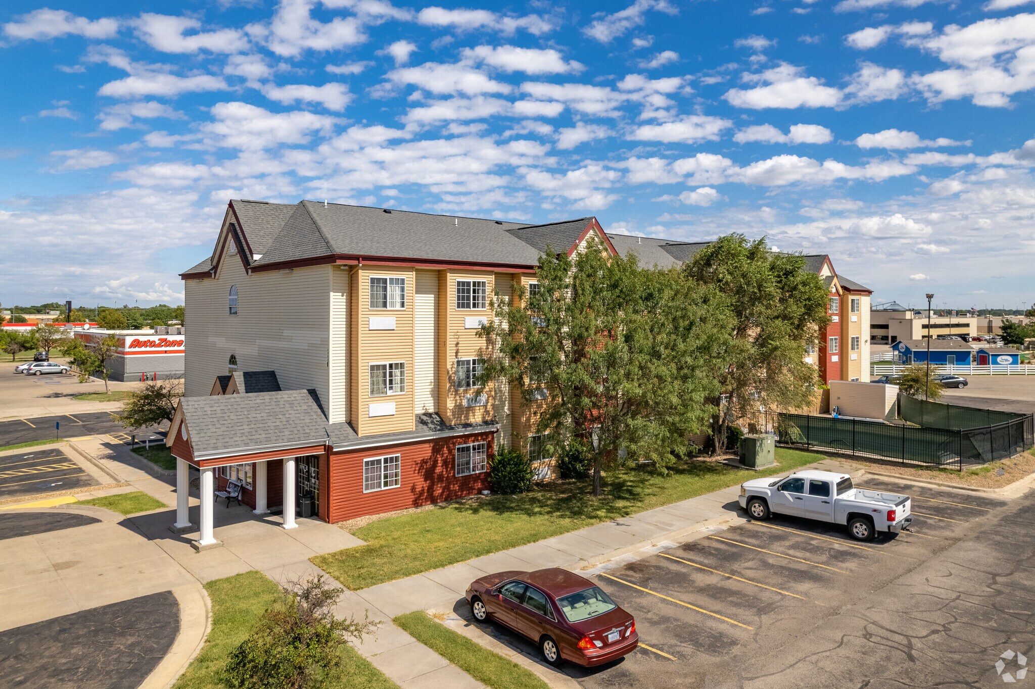 1420 N Lorraine St, Hutchinson, KS for Sale