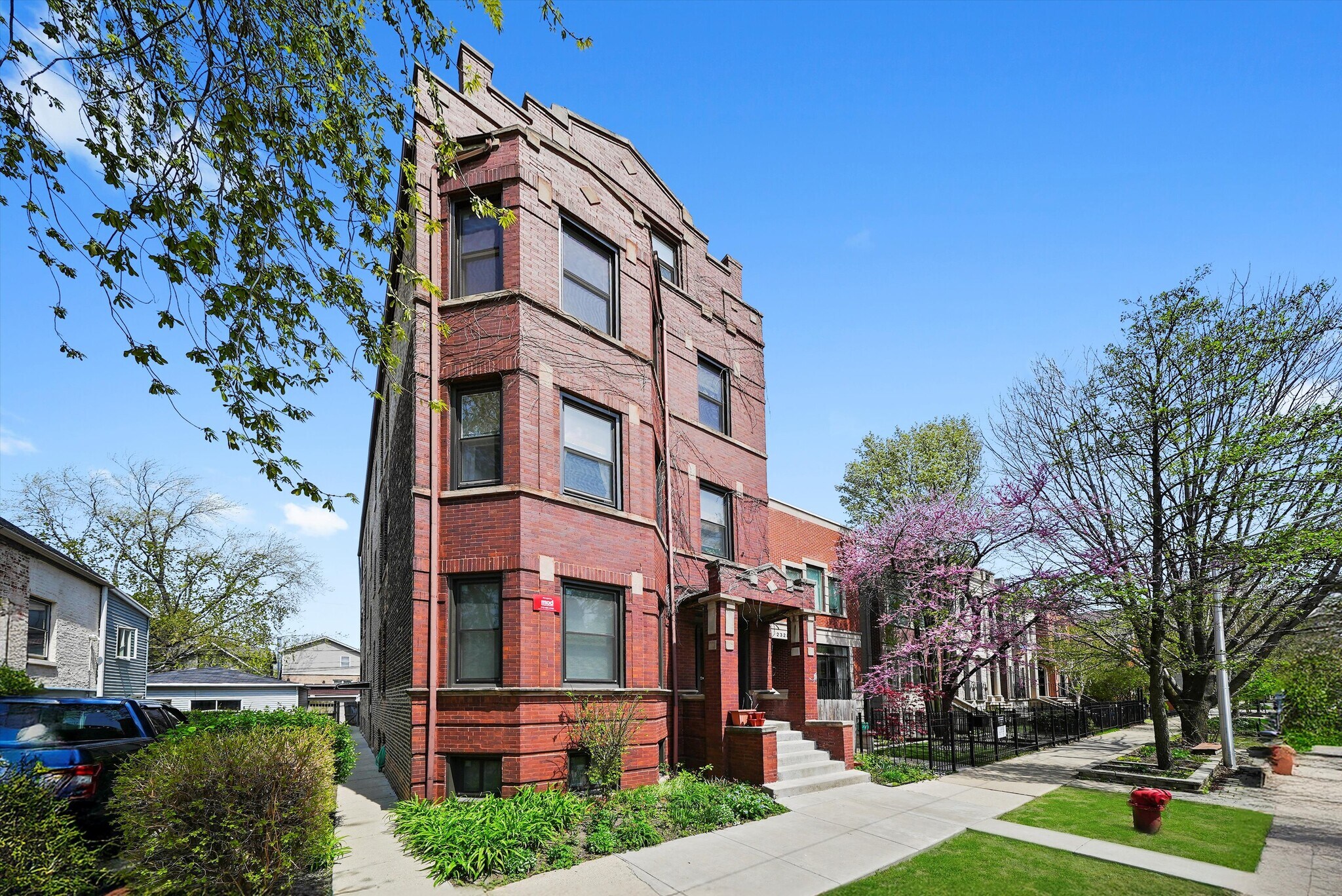 2332 W Charleston St, Chicago, IL for Sale