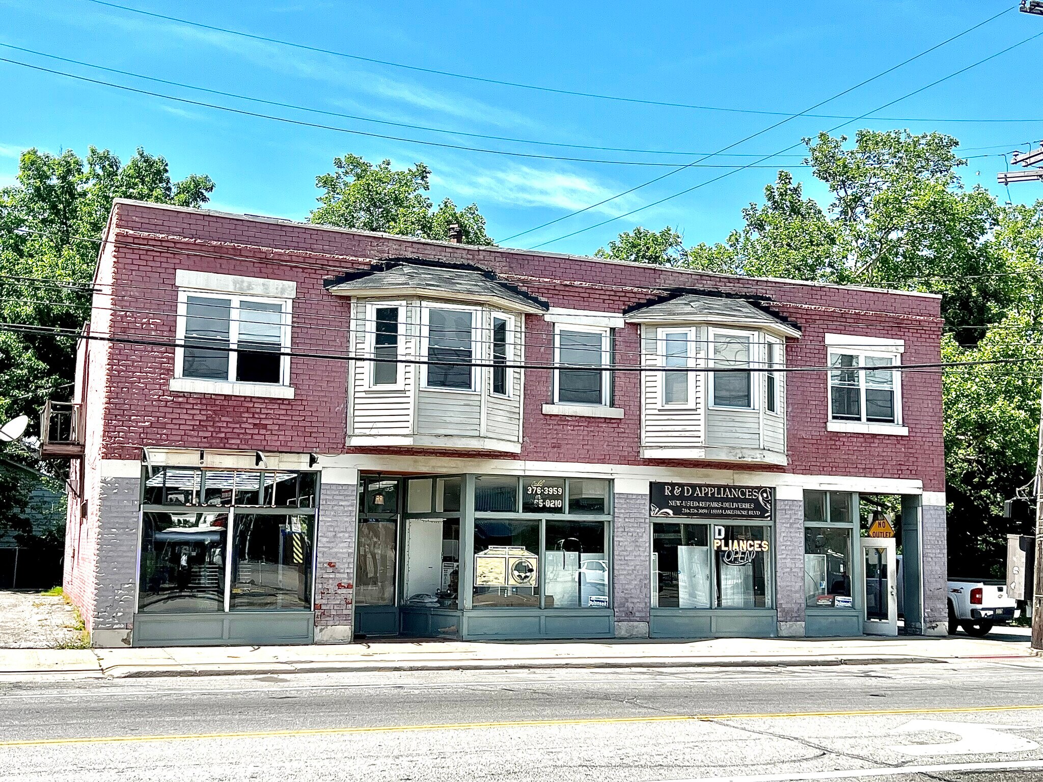 15557 Lake Shore Blvd, Cleveland, OH for Sale