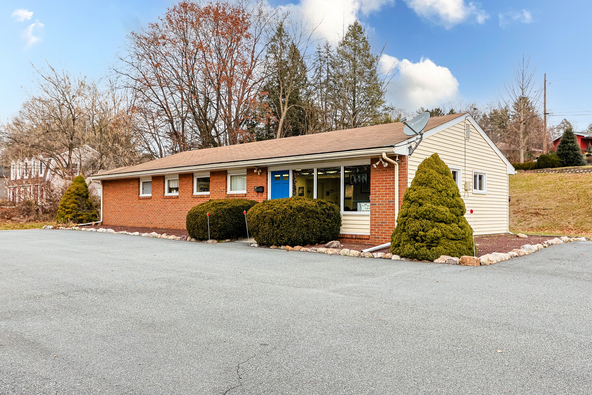 110 W Main St, Clinton, NJ for Sale