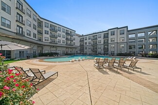 College Station, TX Apartments - 614 Holleman Dr