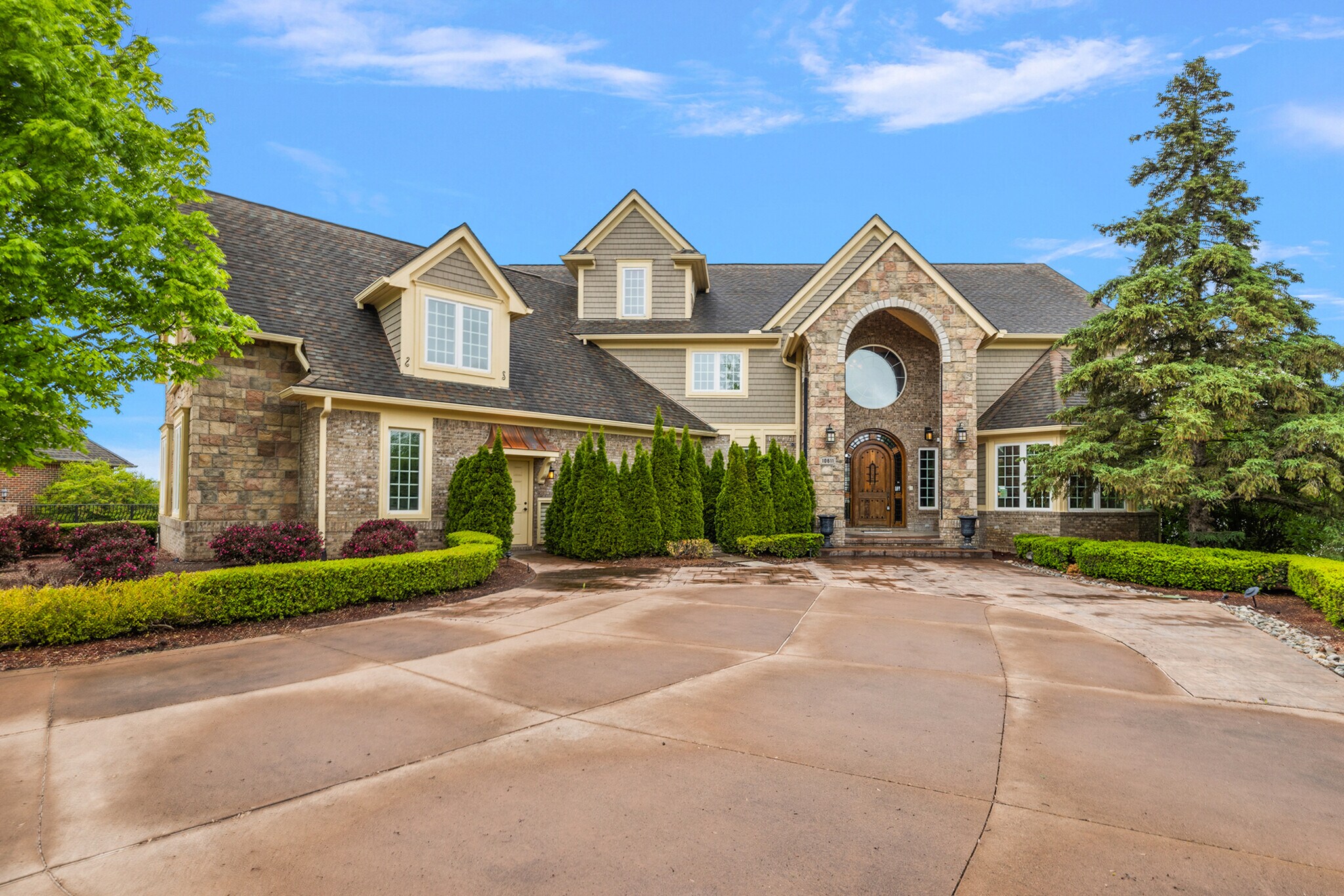 10611 Lighthouse Pt, South Lyon, MI for Sale