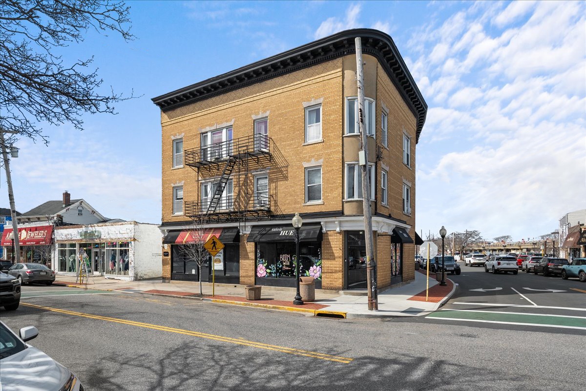 238-240 Deer Park Ave, Babylon, NY for Sale