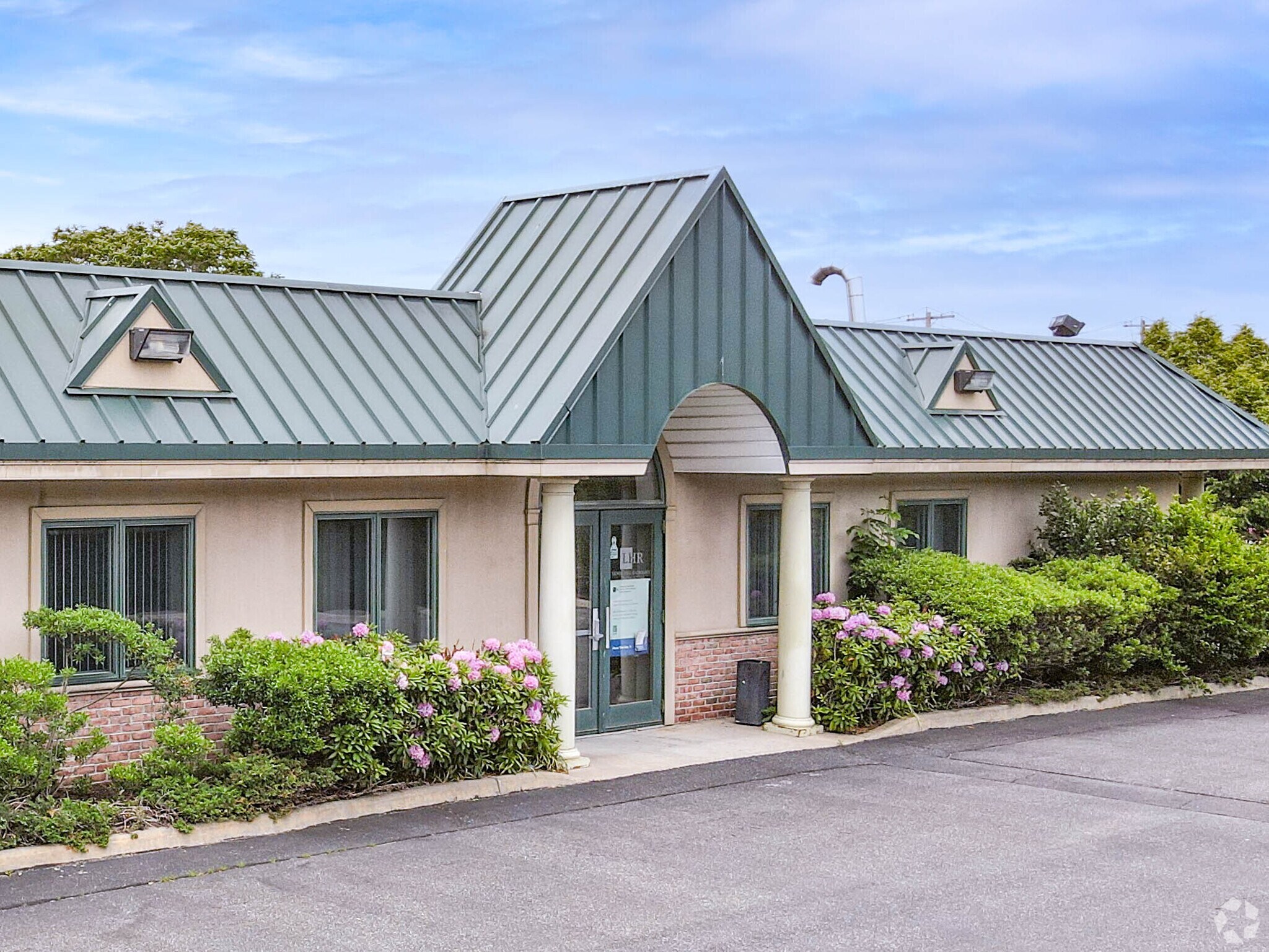 55 Veterans Memorial Hwy, Commack, NY for Rent