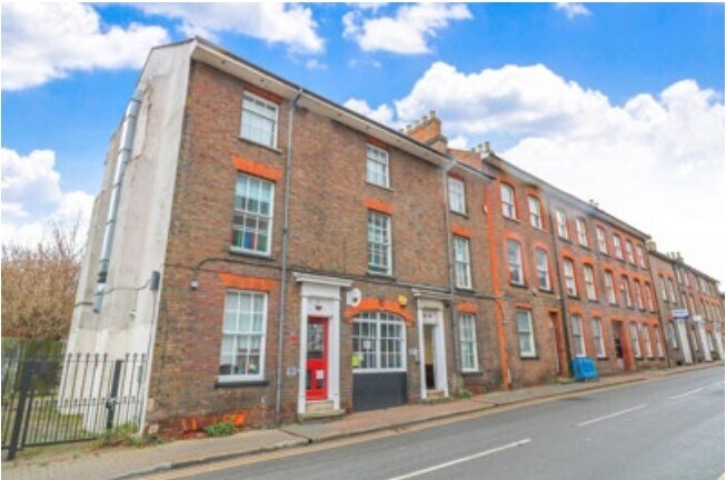 11-15 Park St W, Luton, BDF for Rent