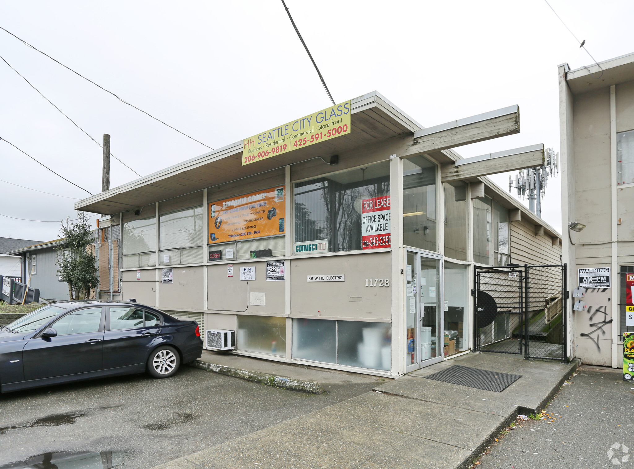 11728 Aurora Ave N, Seattle, WA for Rent