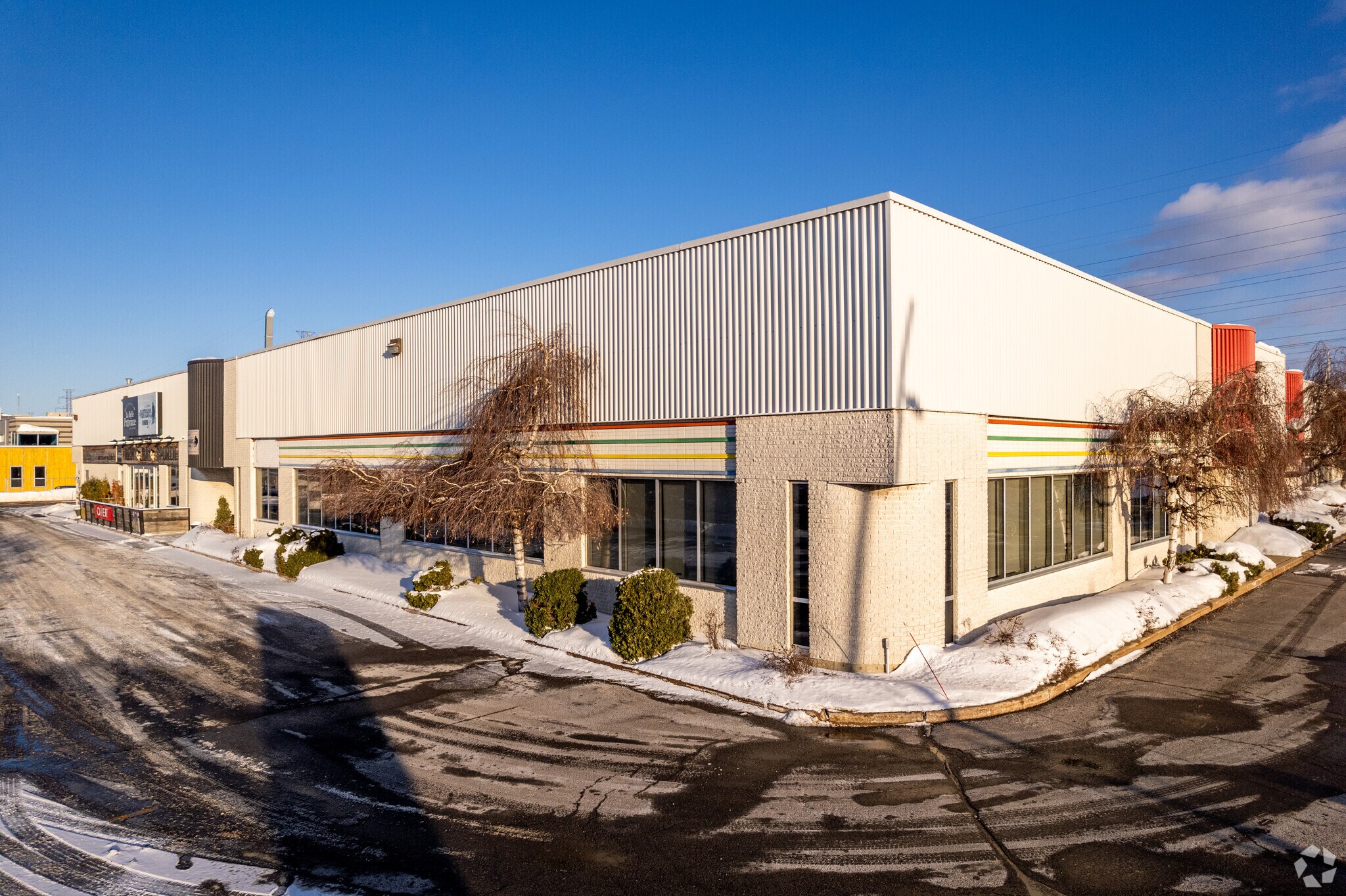 3505-3541 Boul Le Corbusier, Laval, QC for Rent