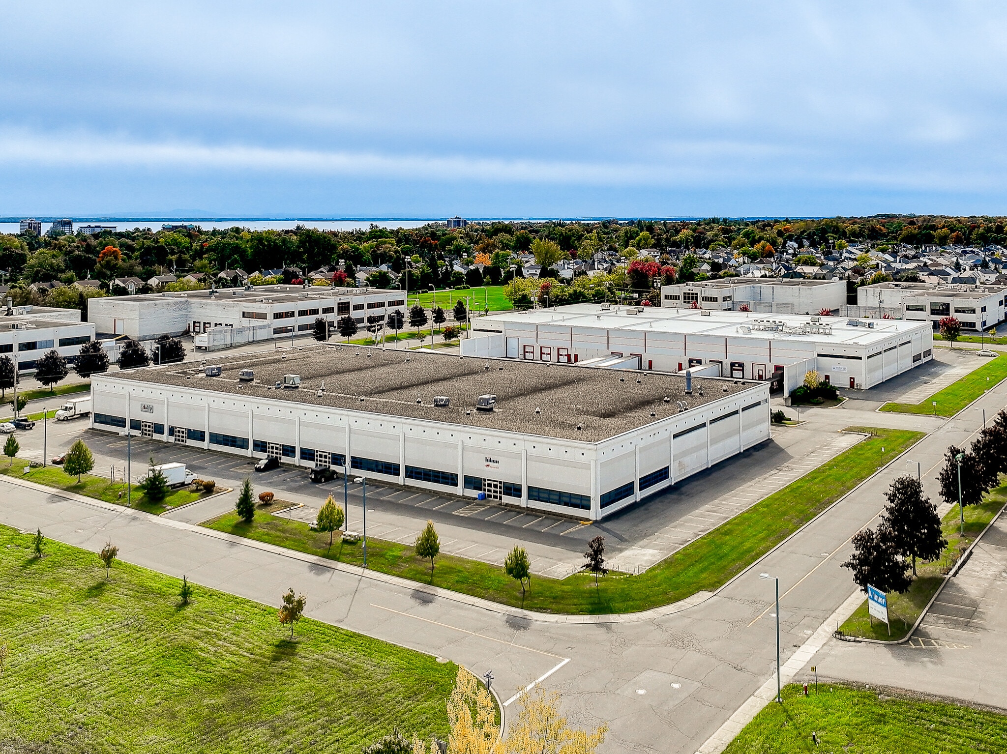 100-190 Av Voyageur, Pointe-claire, QC for Rent