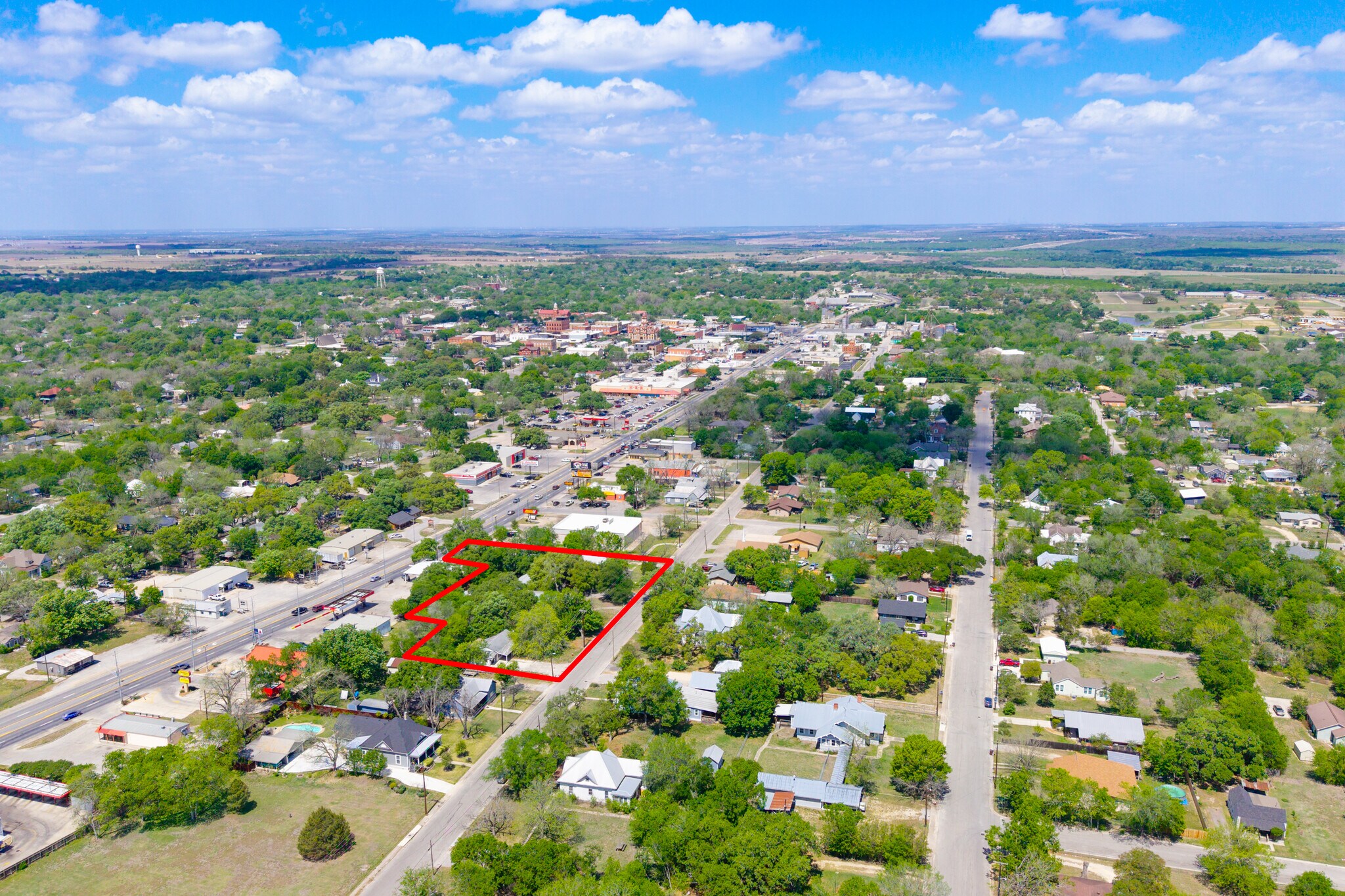 725 S Brazos St, Lockhart, TX for Sale
