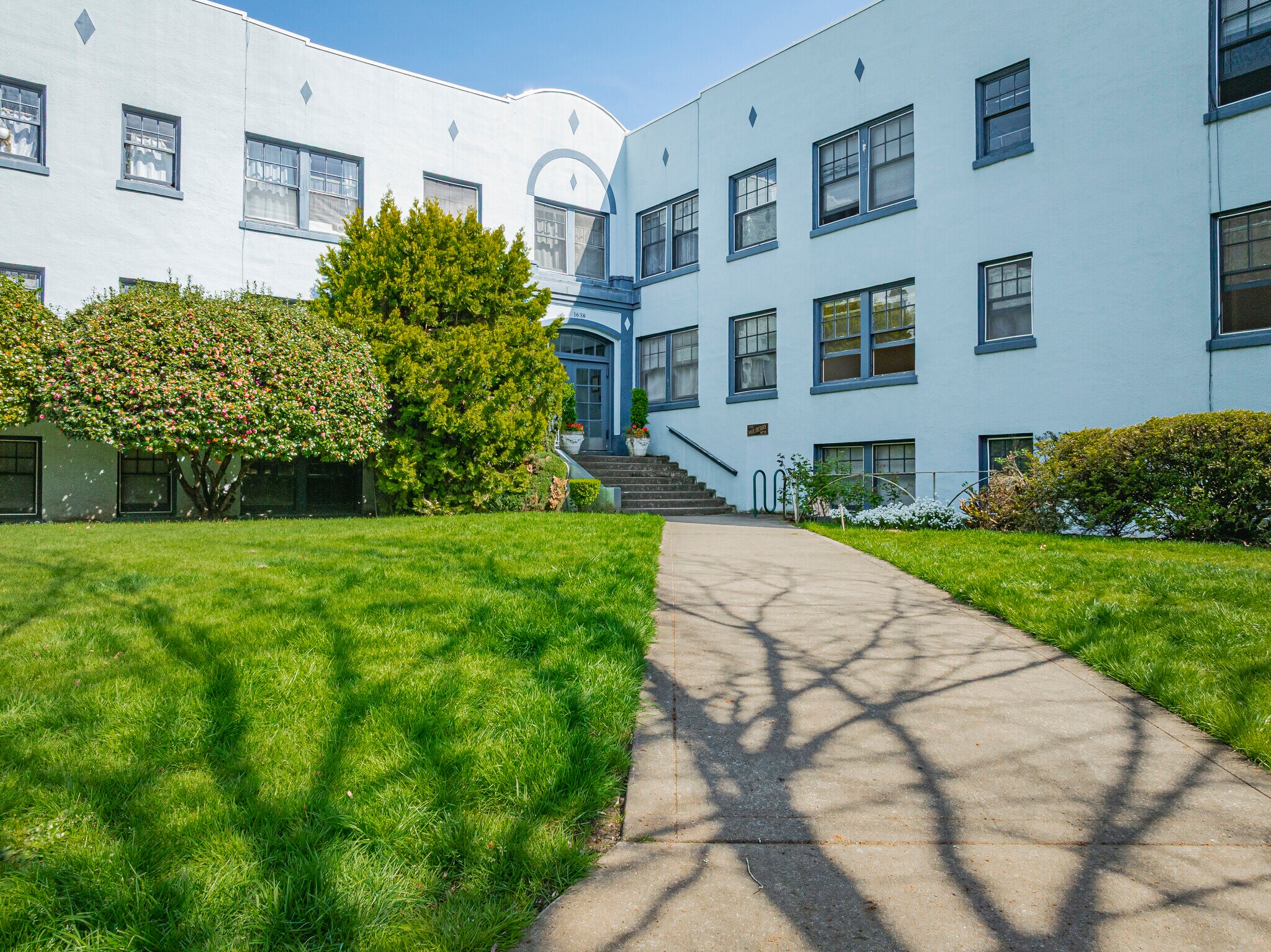 1638 SE 12th Ave, Portland, OR for Sale