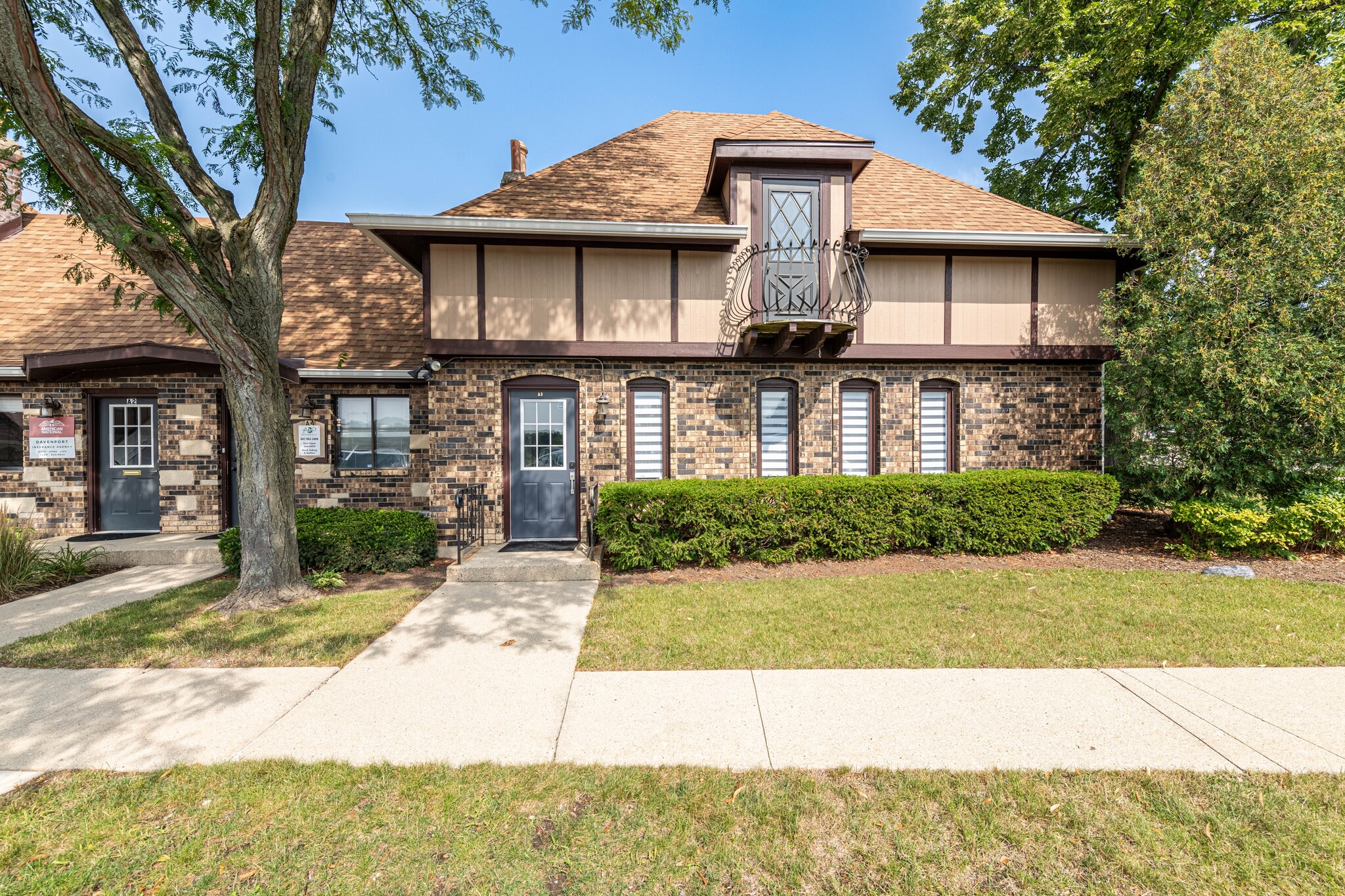 825 Village Quarter Rd, West Dundee, IL for Sale