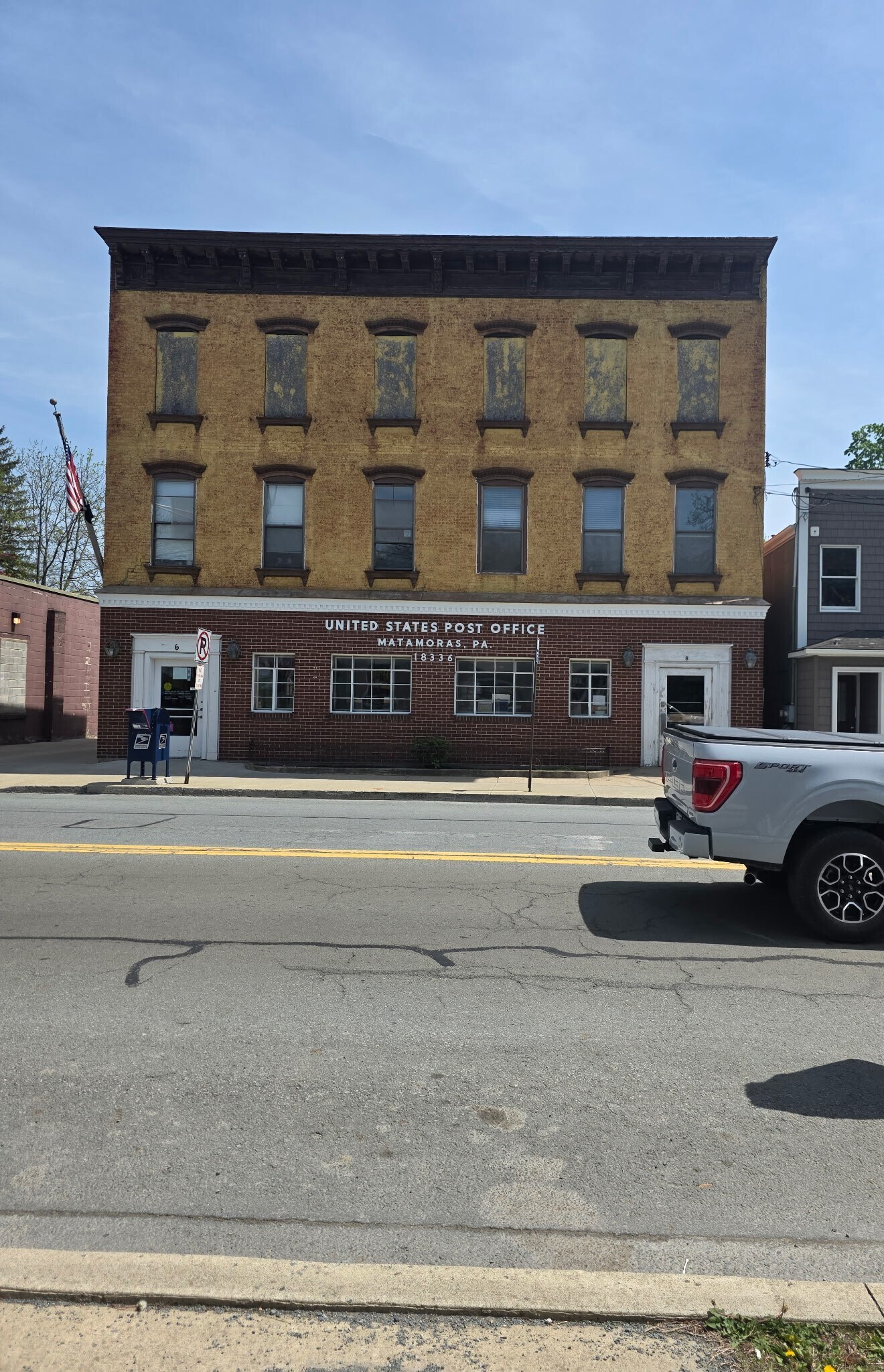 8 Pennsylvania Ave, Matamoras, PA for Rent