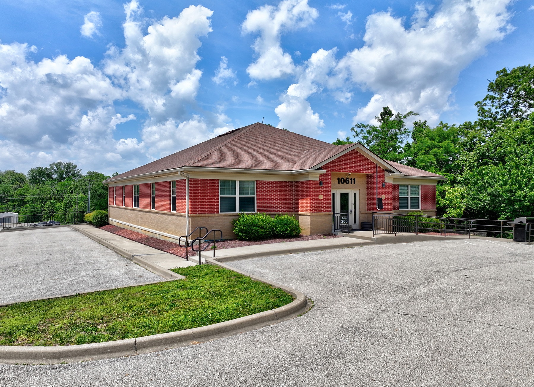 10609-10611 Watterson Center Ct, Louisville, KY for Sale