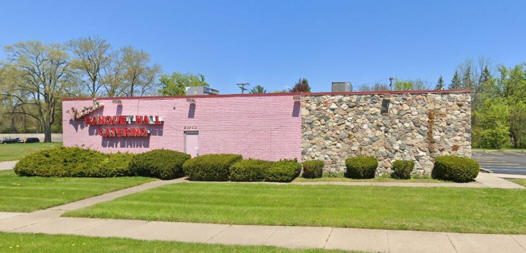 26750 W 8 Mile Rd Southfield, MI 48033 Retail Property for Lease on