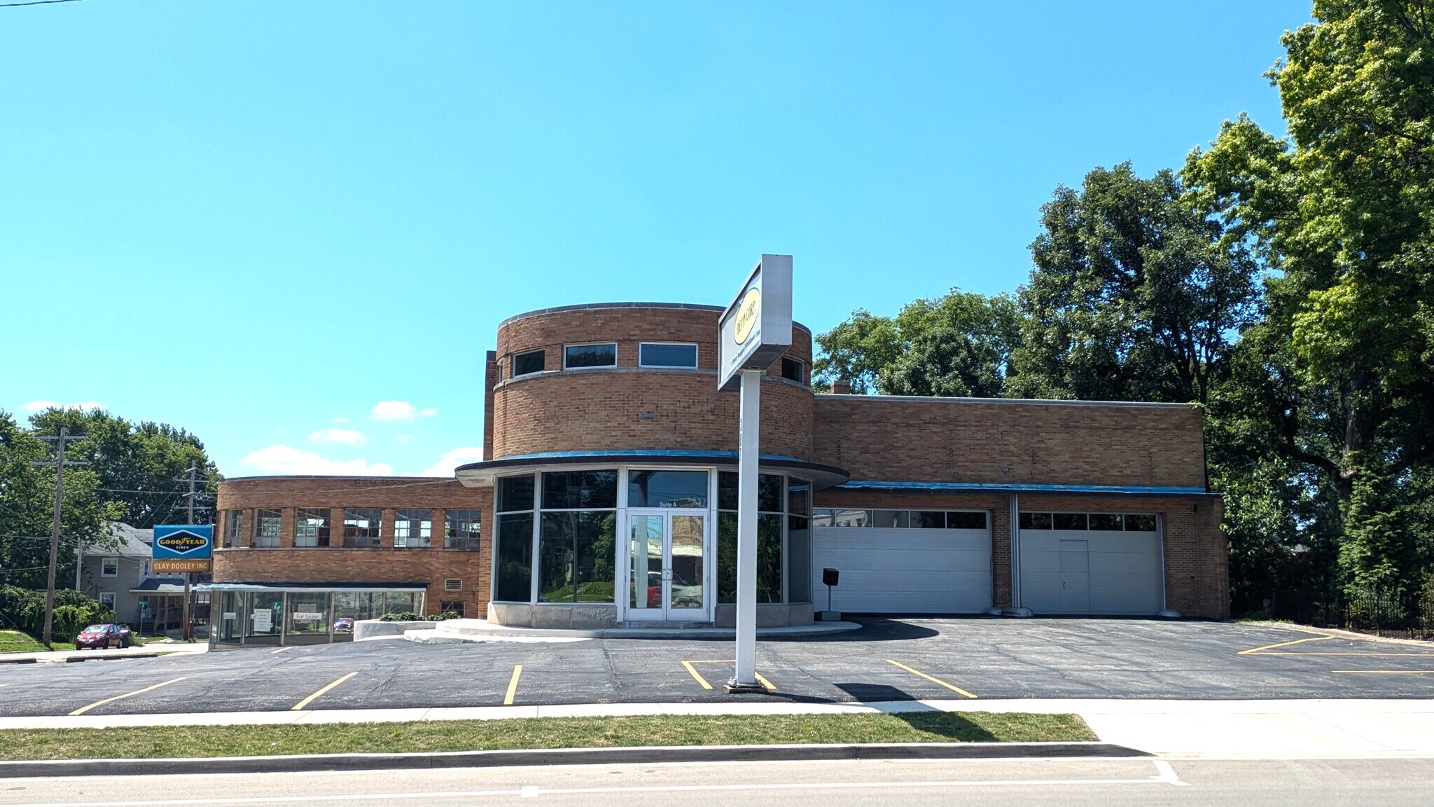 307 E Grove St, Bloomington, IL for Sale